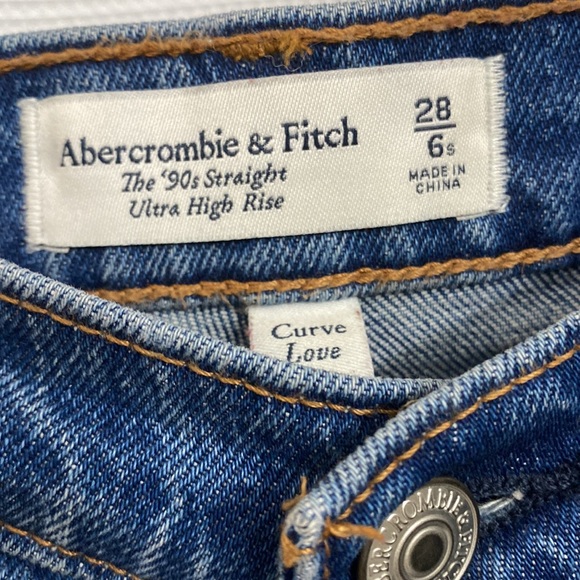 Abercrombie Medium Wash Ultra High Rise 90s Straight Jean - Picture 5 of 6